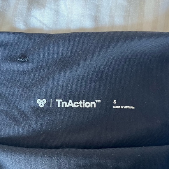 ARITZIA - TNA Biker Shorts - Picture 3 of 3